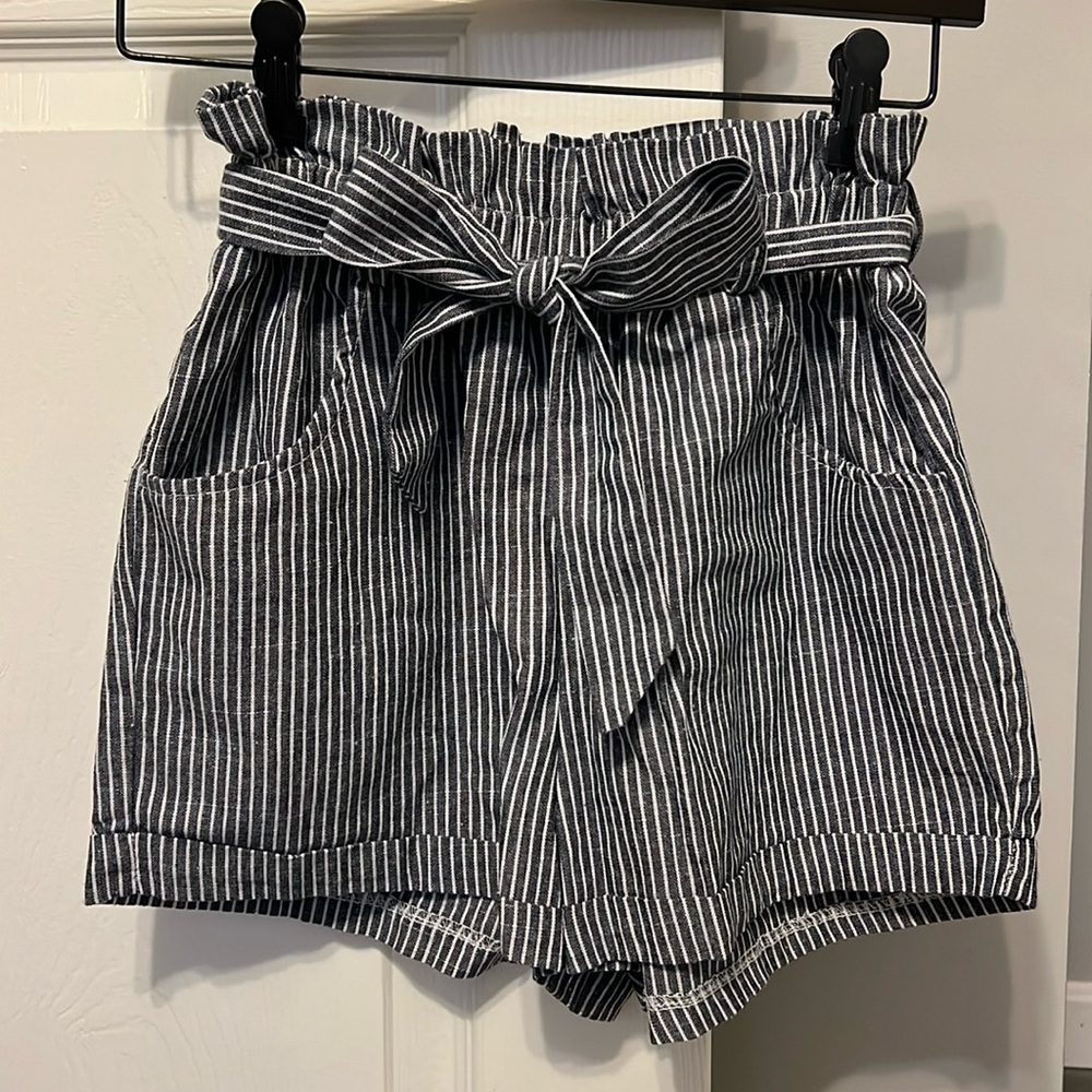 Women’s paper bag shorts